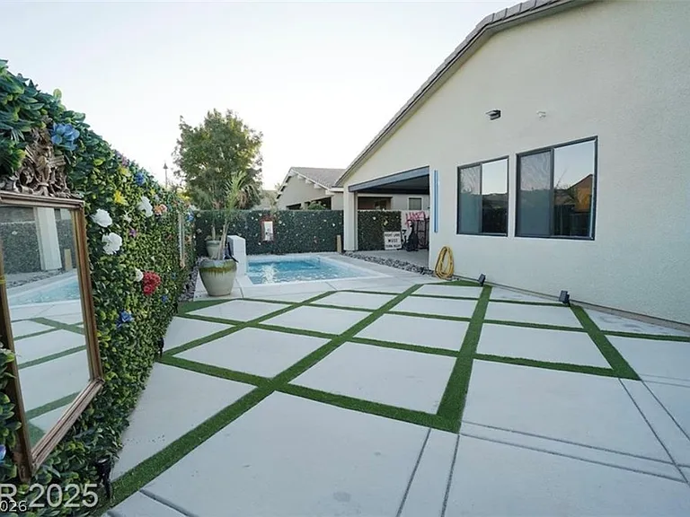 9239 Beltana Ct — Photo 32