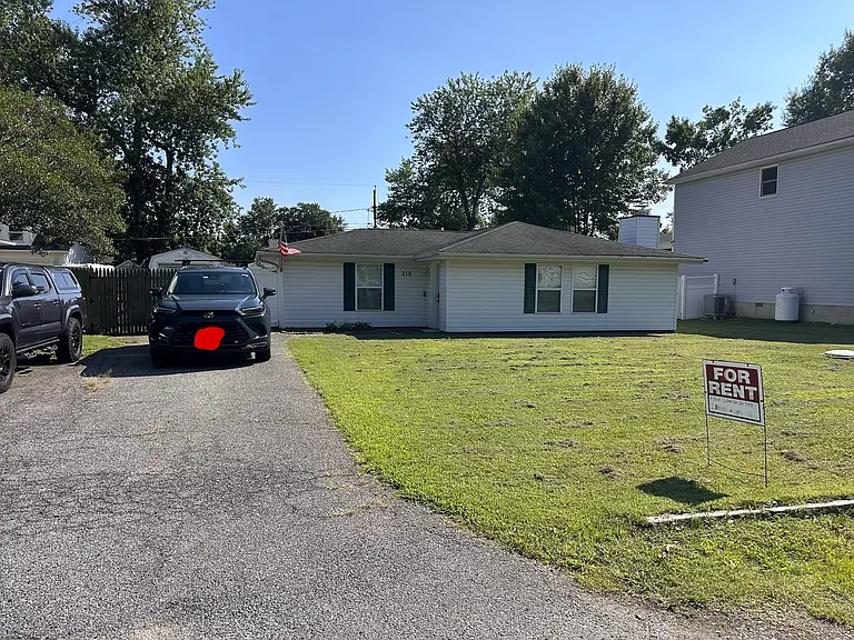 219 Linden Ave — Photo 1