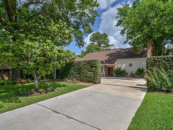 3rd image of 10226 Briar Forest Dr