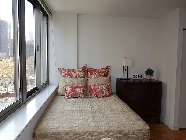 1500 Lexington Ave #11F — Photo 13