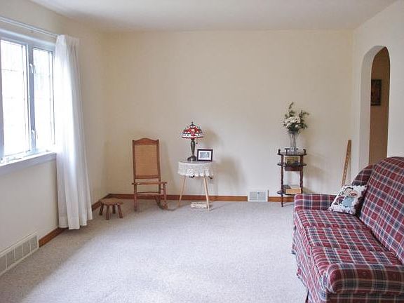 4th image of 129 Hazel Dr
