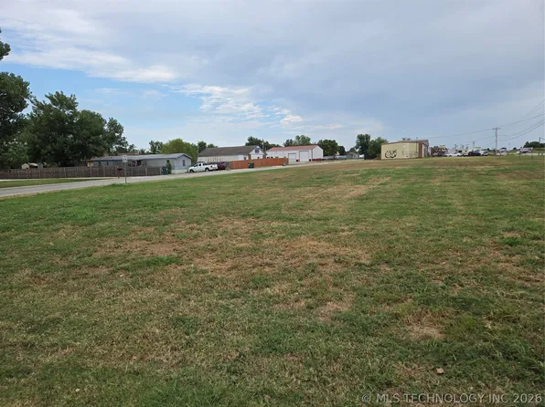 12 W 20th Hwy, Skiatook, OK 74070