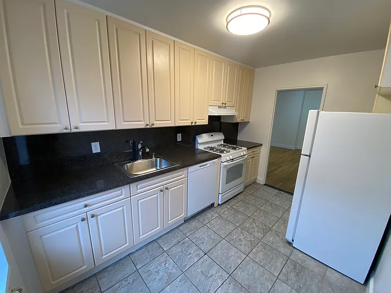 15005 Union Tpke #L6 — Photo 15