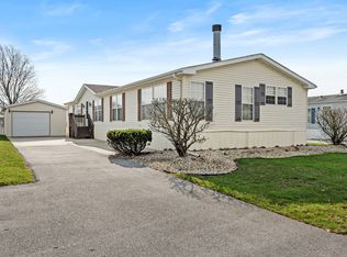 15 Finch Ln, Beecher, IL 60401