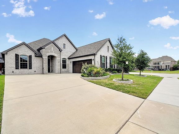 2nd image of 525 Goose Lake Dr