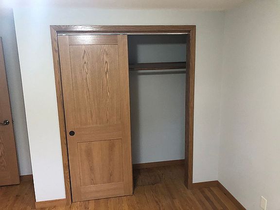 Master Bed Closet 