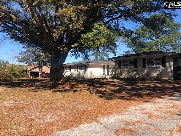3rd image of 125 Park Shore Dr W