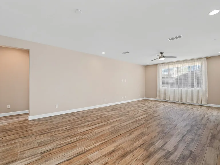 5140 N 181st Dr — Photo 17