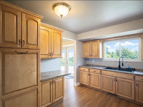 4th image of 809 2nd Ave