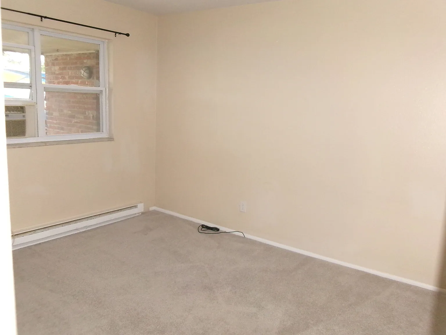 2 bed, 800 sqft, $1,275 — Photo 2