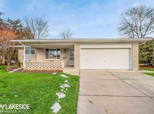 30314 Birch Tree Dr, Warren, MI 48093