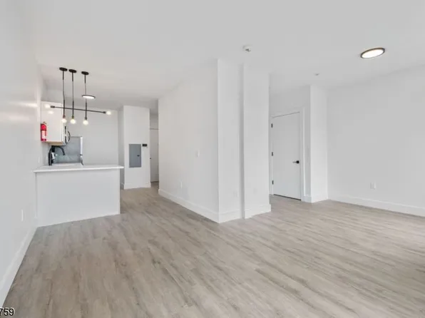 925 E Jersey St #325, Elizabeth, NJ 07201