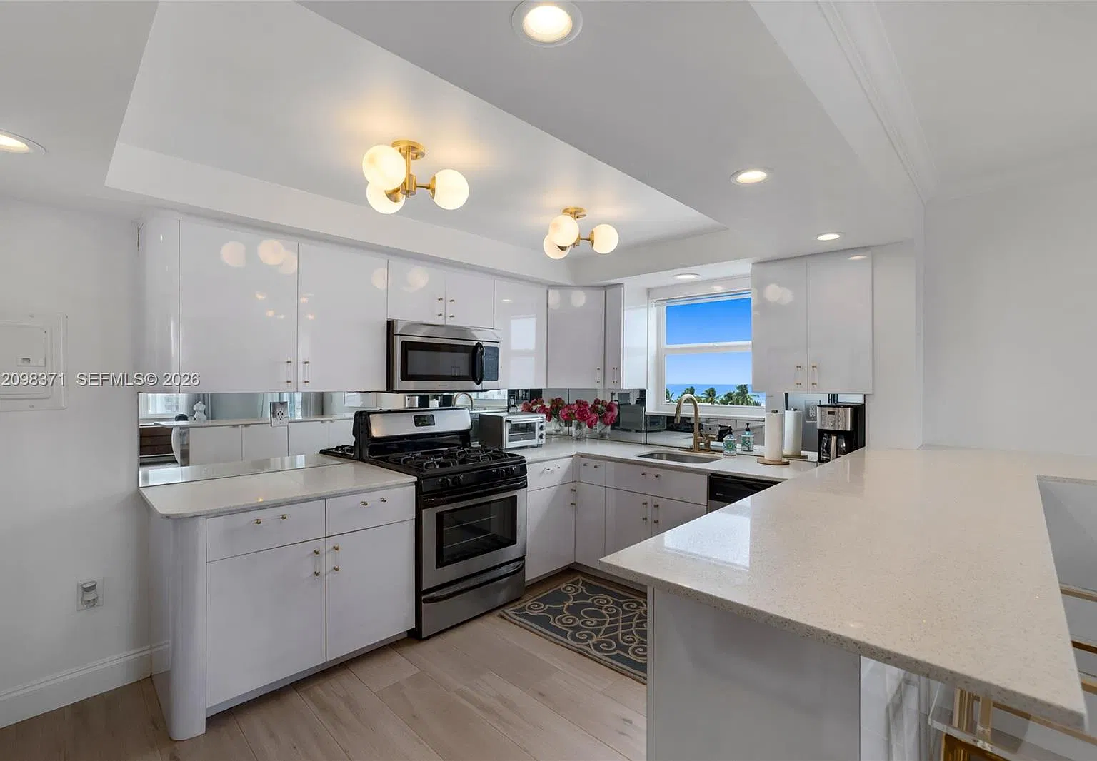 Collins Towers Condo — Photo 4