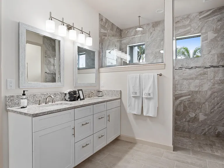 2825 SW 49th Ter — Photo 18