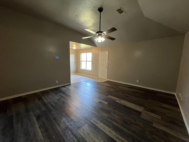 3607 Crescent Dr — Photo 8