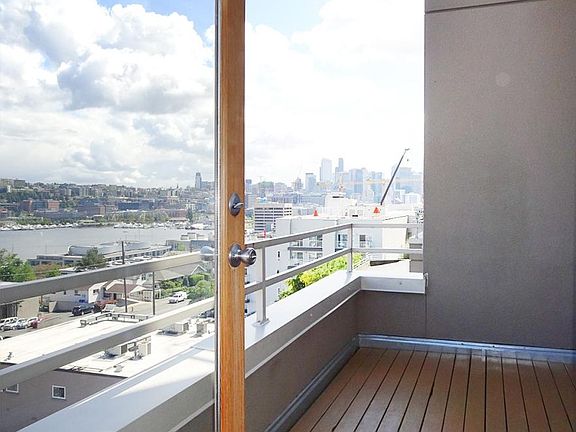3rd image of 1768 Aurora Ave N APT 302