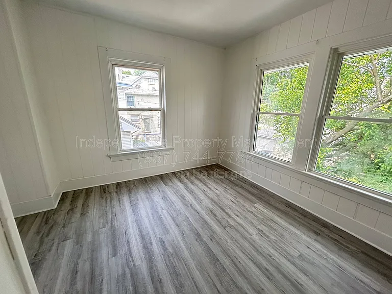 951 Ferndale Ave — Photo 14