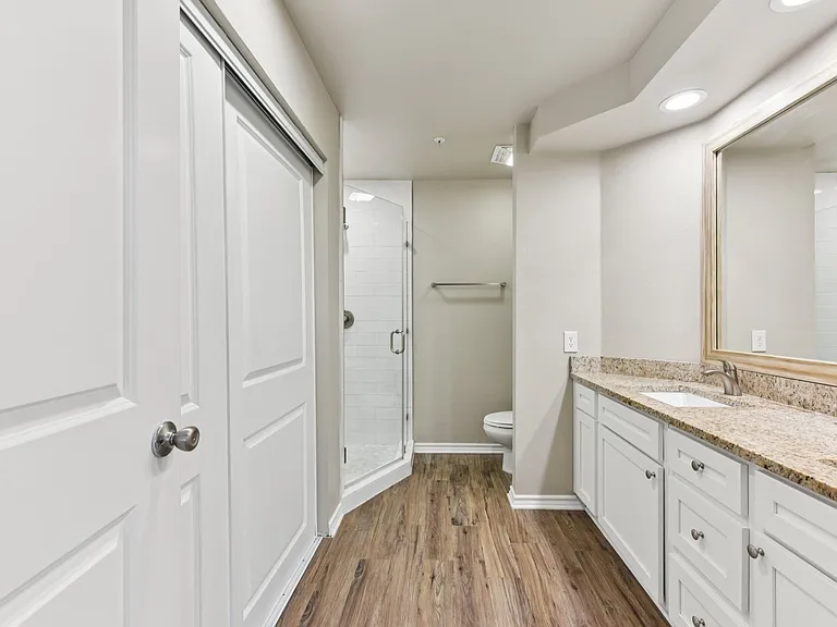Waters Edge Apartment Homes — Photo 147