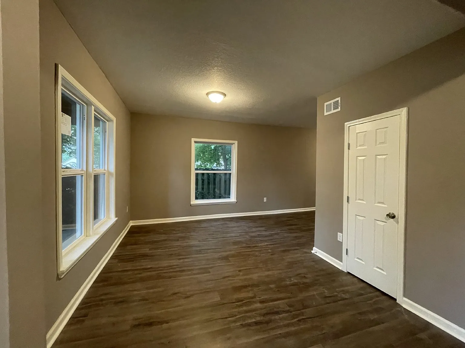 2 bed, 2.0 bath, 1480 sqft, $1,875 — Photo 2