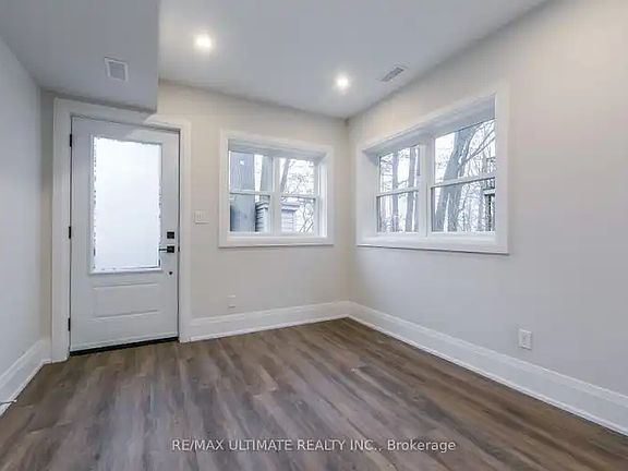 3rd image of 19 Fernwood Park Ave #1A
