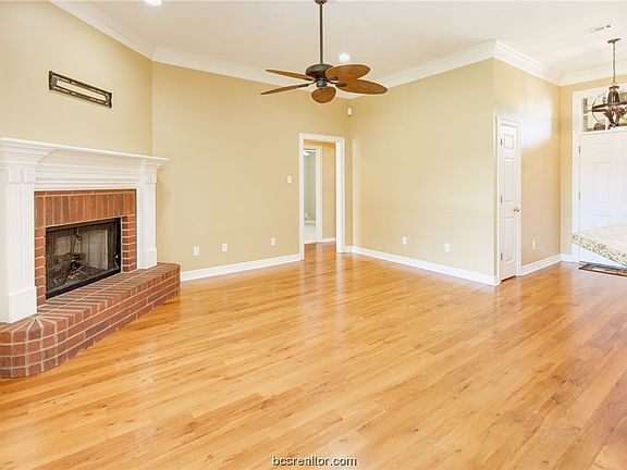 4th image of 706 Brussels Dr