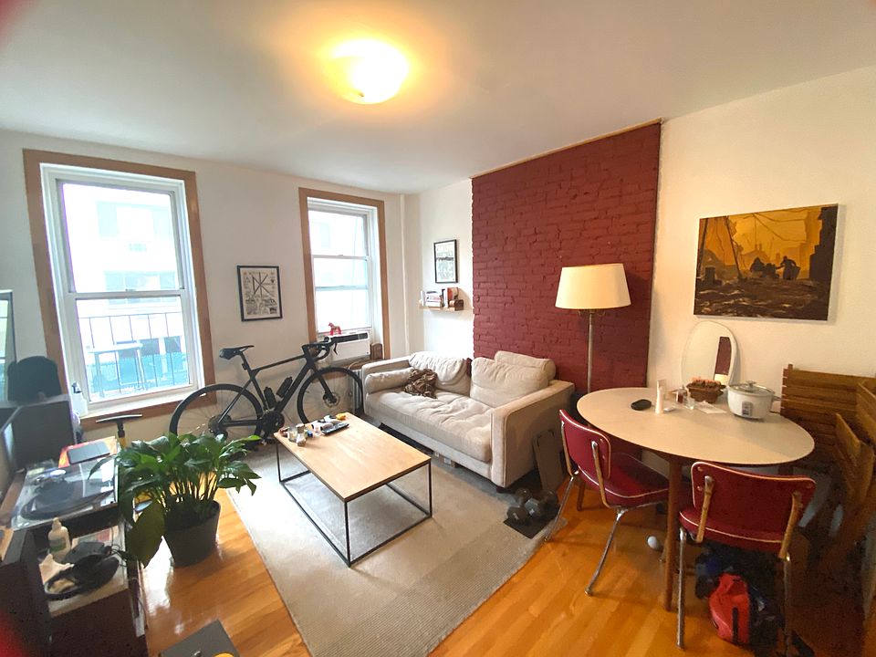 1st image of 261 E 10th St APT 5