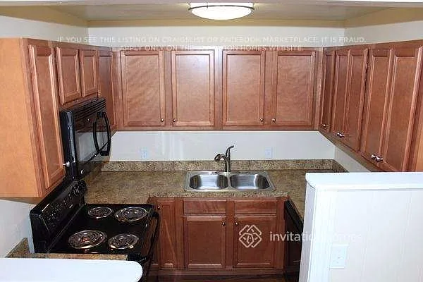 731 Pine Ln — Photo 3