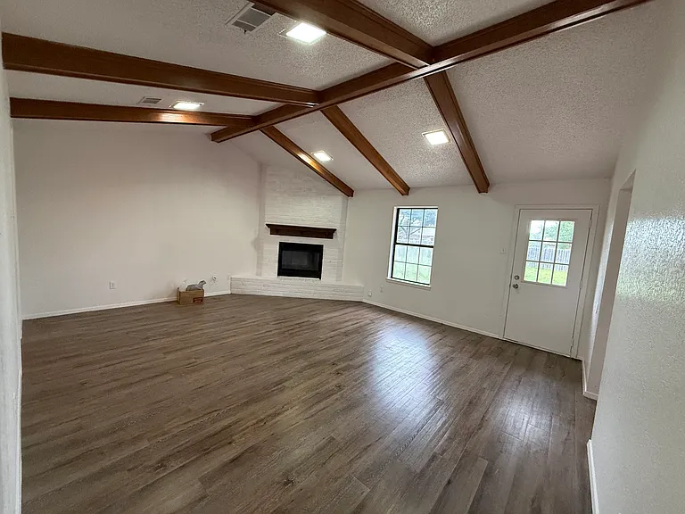 128 Fannin Dr — Photo 4