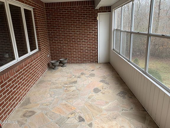 5th image of 2135 Highland Ln