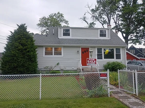 45 Tappen St, Avenel, NJ 07001