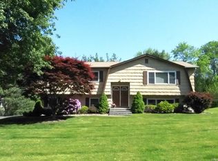 19 Termakay Dr, New City, NY 10956