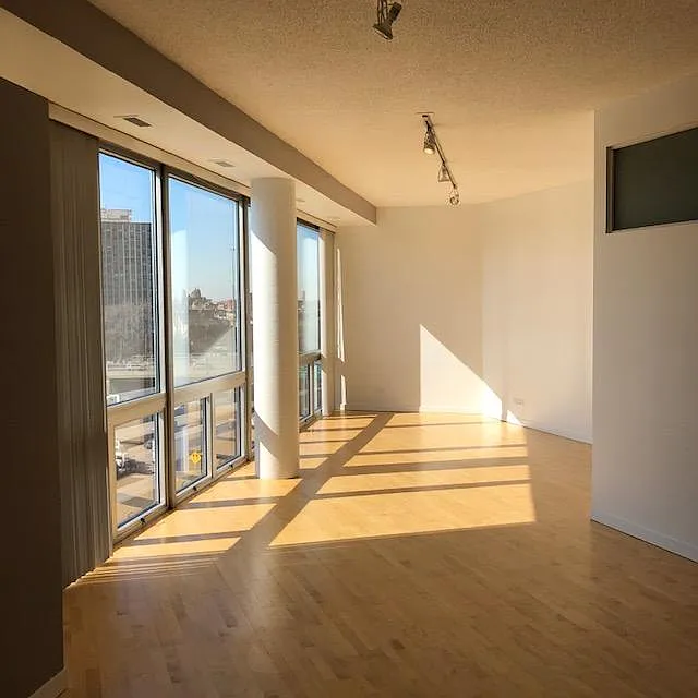 1035 W Huron Street — Photo 1