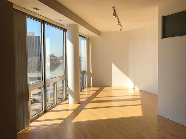 1035 W Huron St APT 603, Chicago, IL 60642