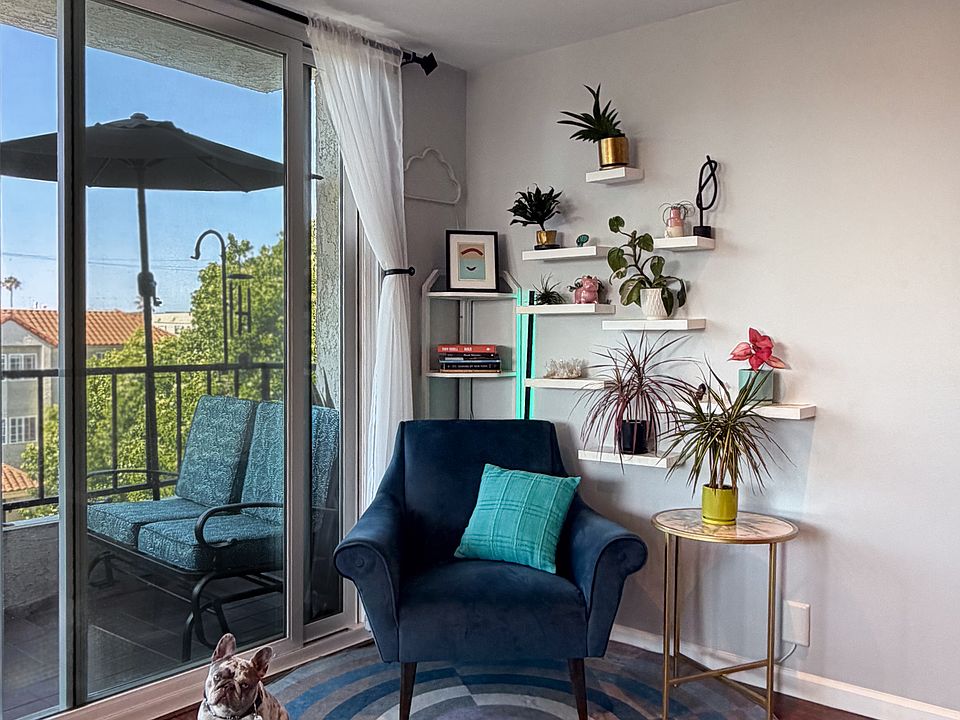 Flexible reading nook / workspace