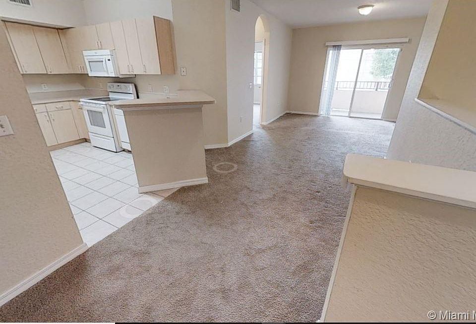 2nd image of 1602 Belmont Ln