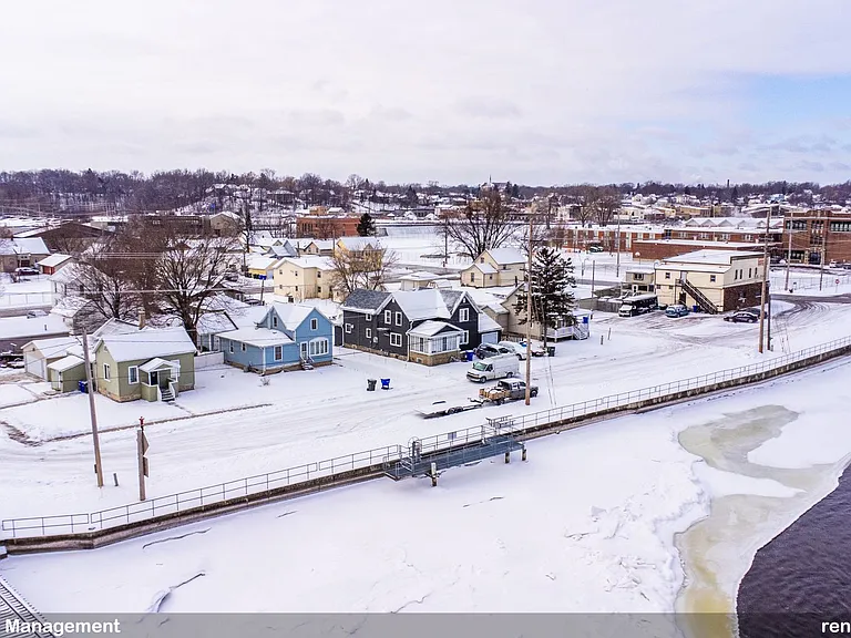 211 Oak St — Photo 6