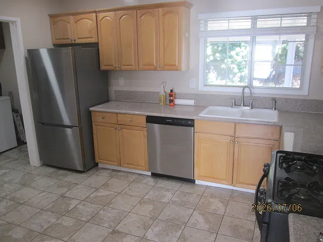 5608 Hayter Ave — Photo 4