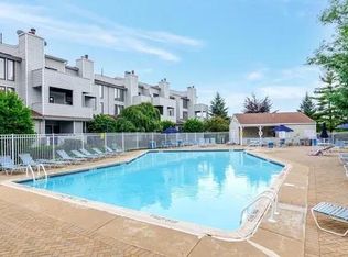 742 Mainsail Ln, Secaucus, NJ 07094