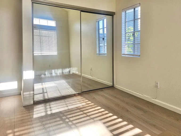 2275 Hawthorne Pl — Photo 24