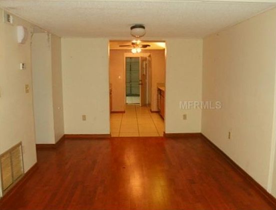 3rd image of 823 Maple Ct