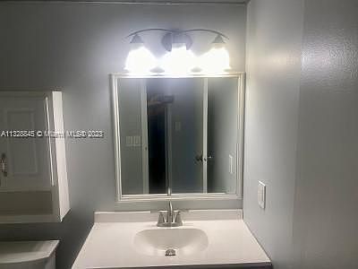 5th image of 2831 Somerset Dr APT 100