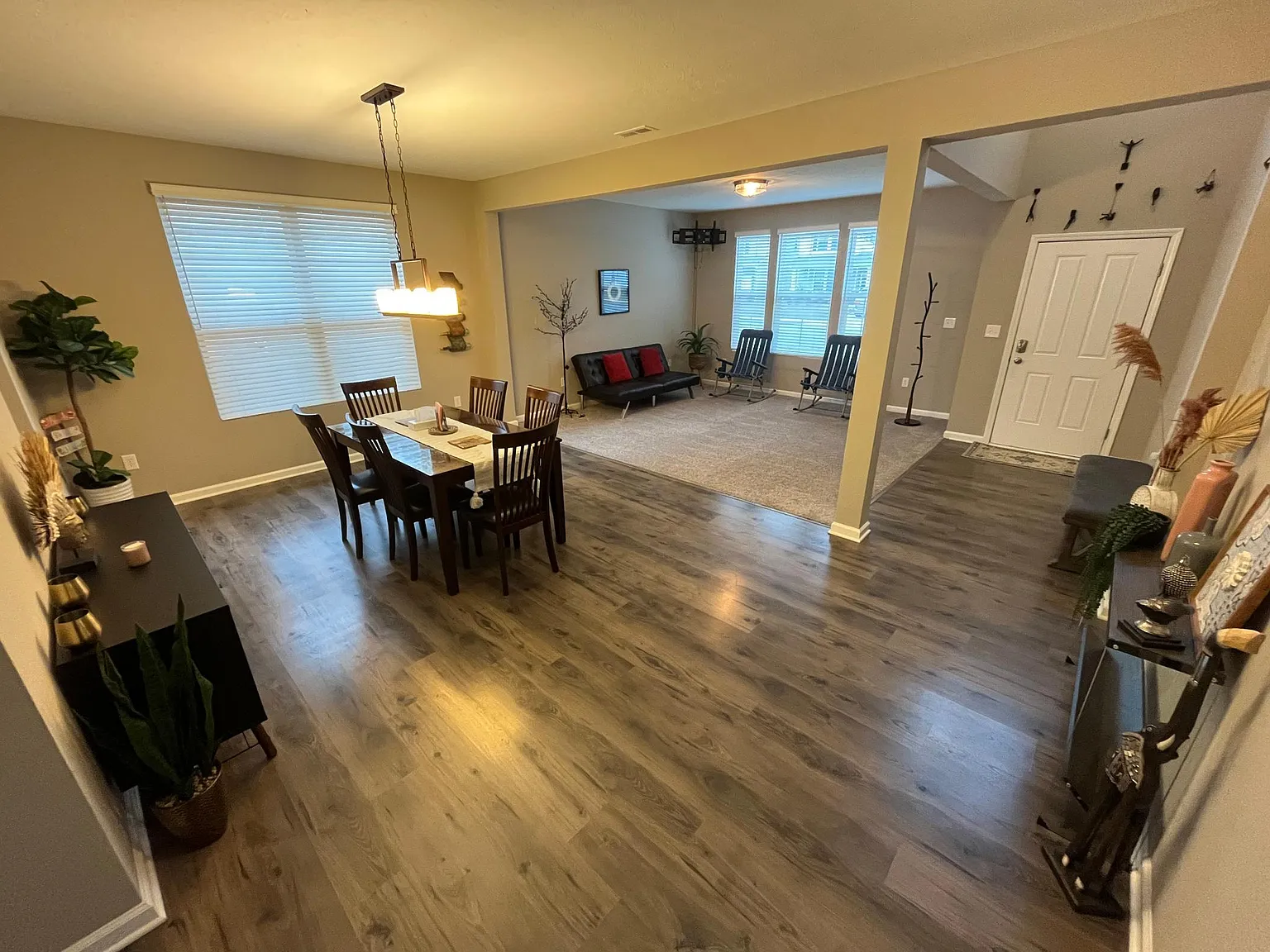 5 bed, 3030 sqft, $2,750 — Photo 3