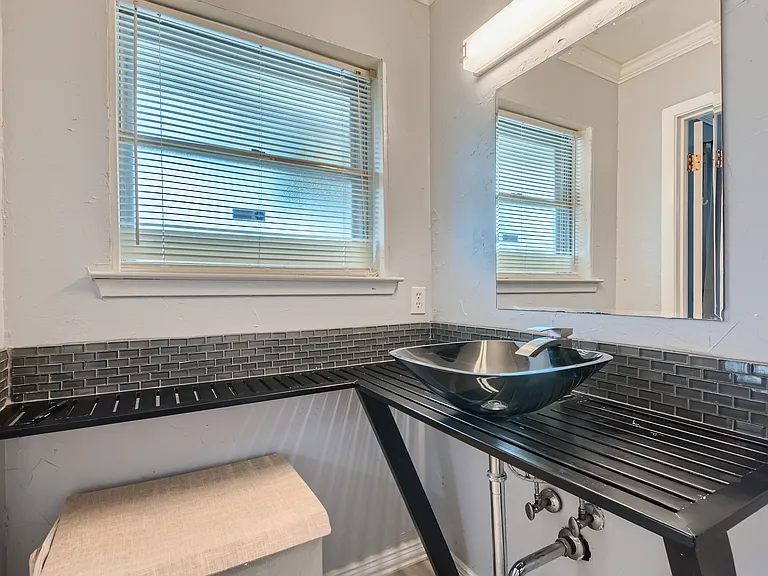 1308 Ashbury Dr — Photo 20