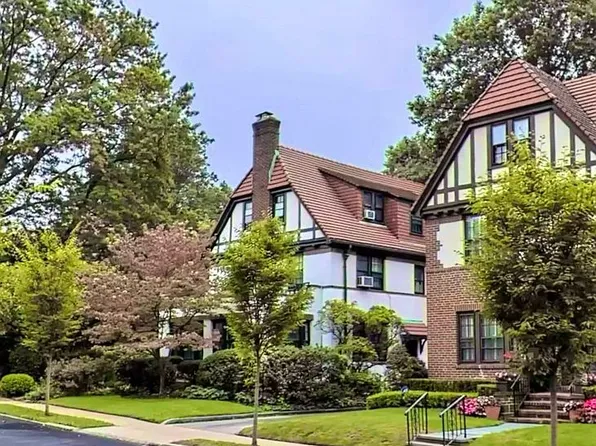 36 Beechknoll Rd, Forest Hills Gardens, NY 11375