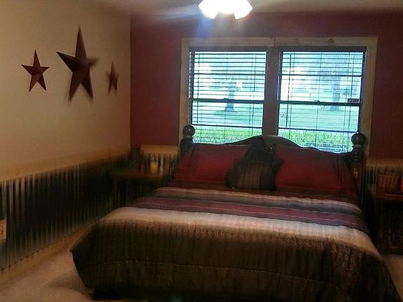 2nd image of 560 N Woodlake Ave