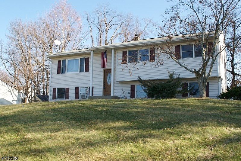 1st image of 27 Circle Dr