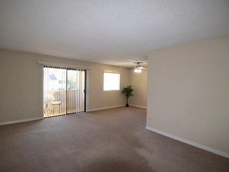 Gold Coast Apartments — Photo 23