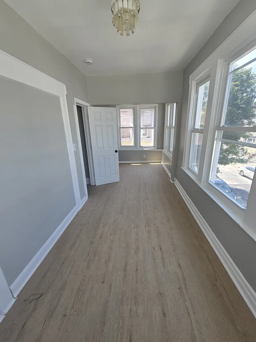 Building Photo - 180 Columbia Ave #G2
