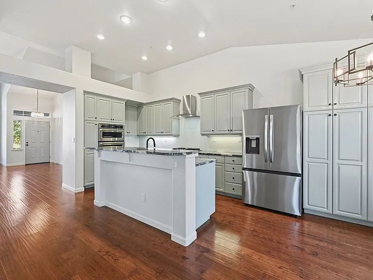 1439 Gordon Dr — Photo 13
