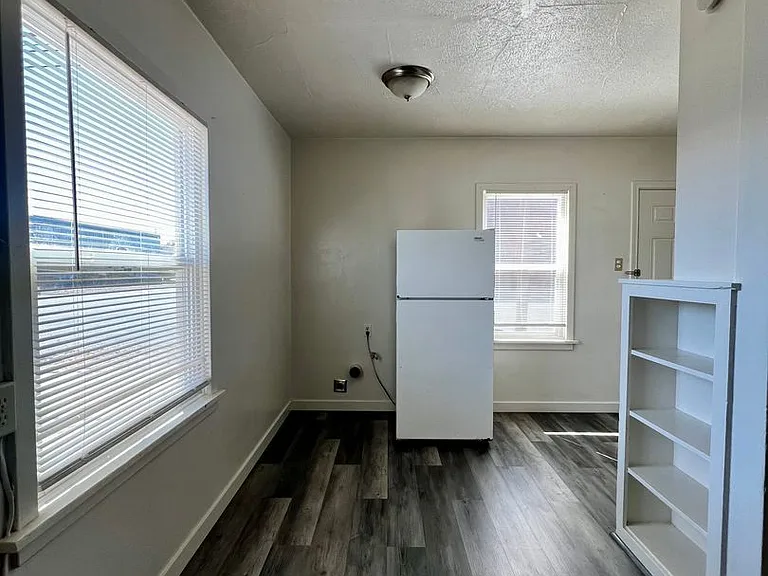 102 N 3rd Ave — Photo 6